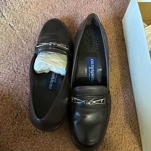 New Easy Spirit heel loafers